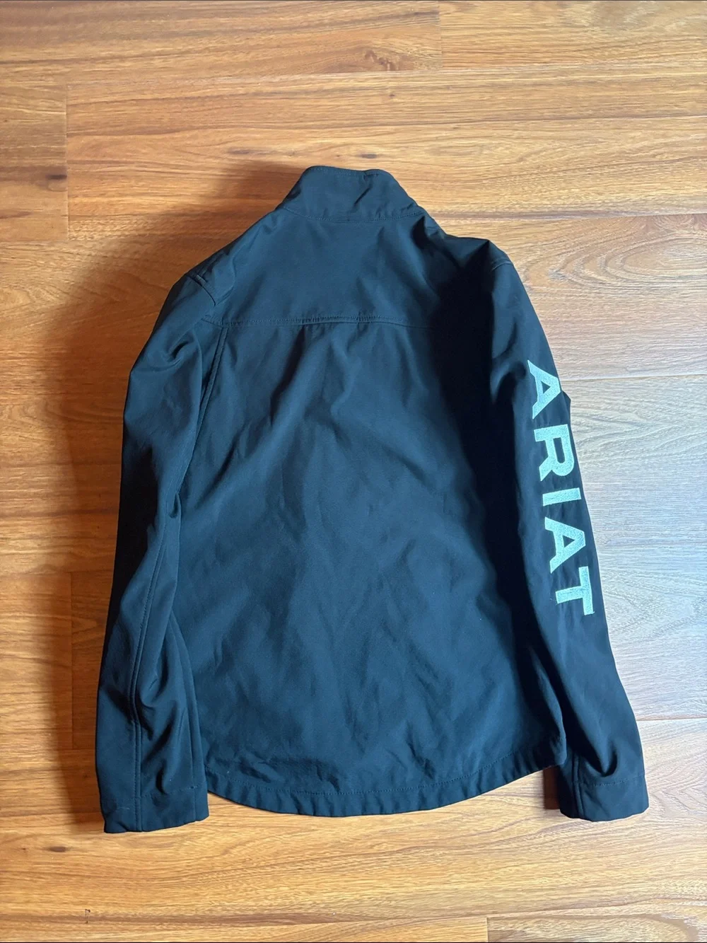 Ariat women’s medium black Windbreaker Jacket with Sleeve Logo